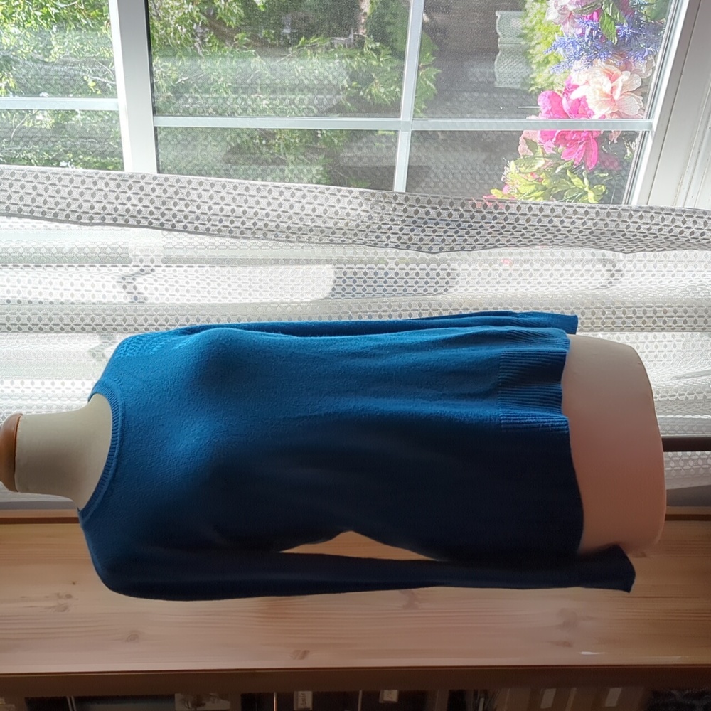 GAP COBALT BLUE SWEATER SIZE M